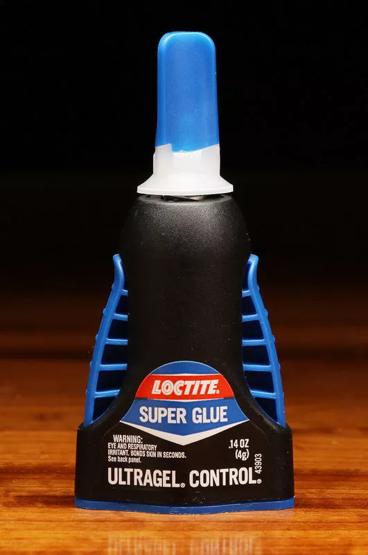 Hareline Materials Loctite Ultra Gel Control (Black/Blue Bottle)